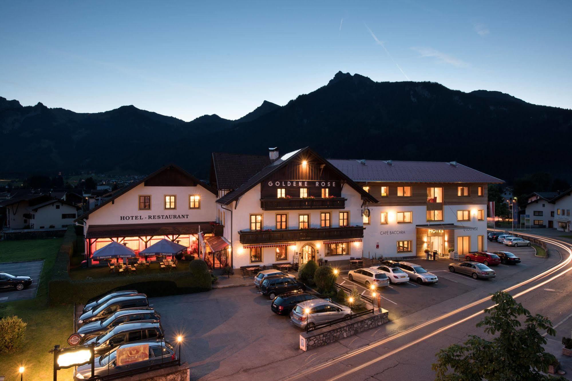 Hotel Goldene Rose Reutte Exterior foto